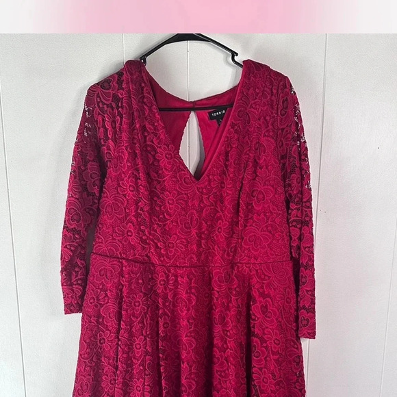 Red Torrid mid-length lace dress (F18) - Picture 3 of 4